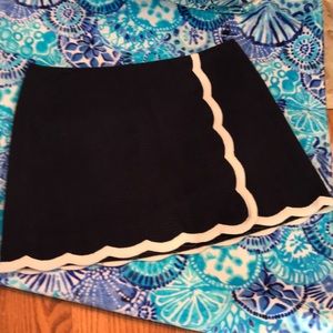 Classic Lily Pulitzer navy skort like new